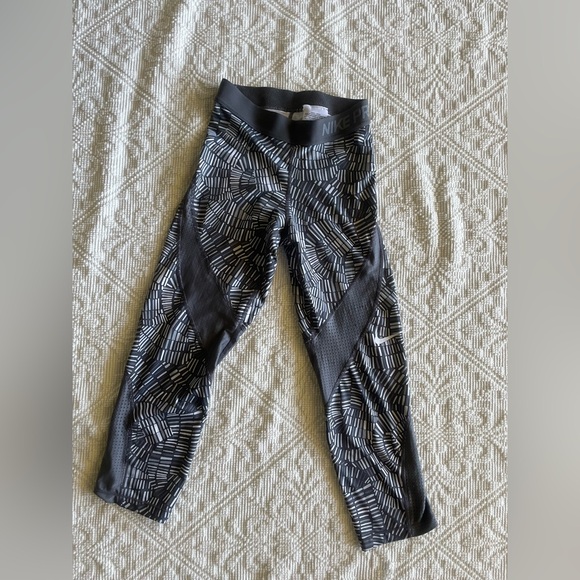 Nike Pants - Nike Kids Geometric Black and White Leggings